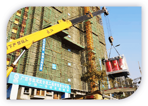 Edificio en construcción con red protectora verde